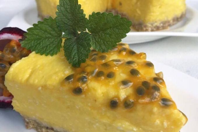 Raw mango/marakuja dort