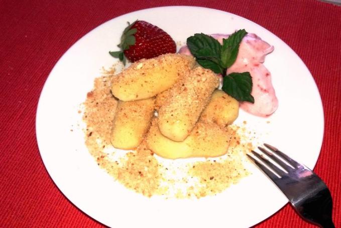 Bramborové šišky s perníkem a jahodovou pěnou