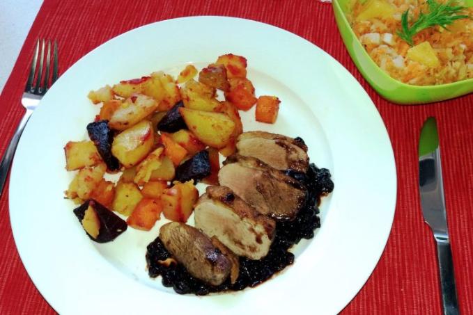 Kachní prsa s brusinkovo-rybízovým chutney