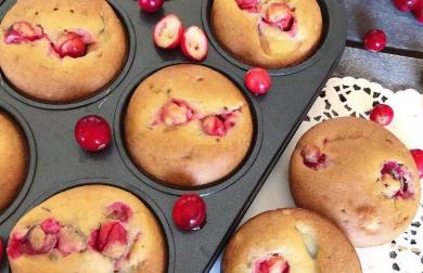 Vanilkové muffiny s brusinkou