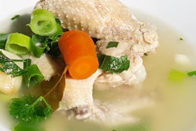 Polévka z kuřecích křídel