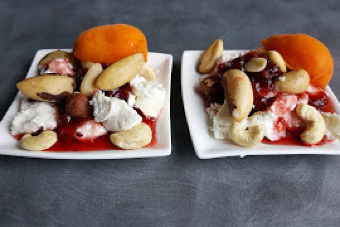 Kozí sýr s brusinkami, ořechy a meruňkou