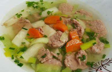 Knedlíčková polévka