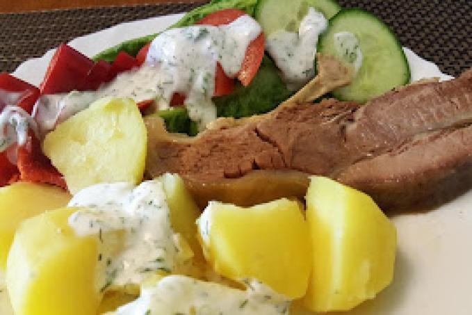 Pomalu pečená hovězí žebra