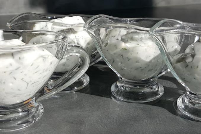 Jogurtový dip s koprem