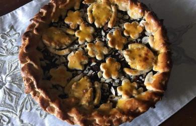 Linecký koláč s hrozinkovou náplní