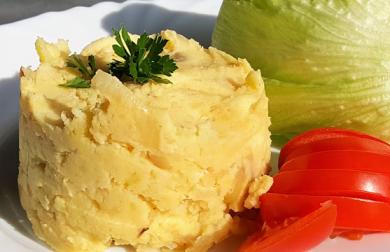 Šťouchané brambory se zakysanou smetanou