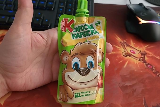 Perník zcelozrnné mouky s tvarohovým krémemem a malinovým želé