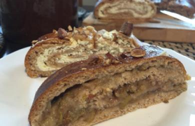 Celozrnné záviny s hruškami nebo tvarohem