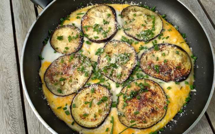 Omeleta s lilkem a lanýžovým olejem