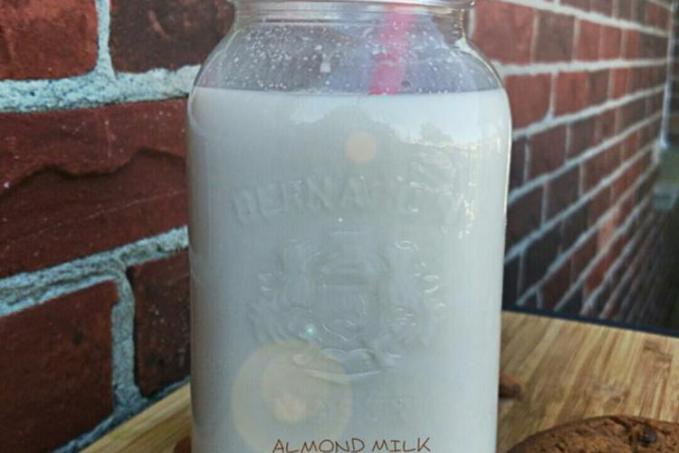 Rychlé domácí mandlové mléko :-)