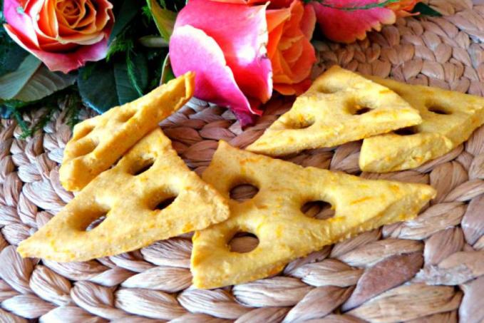 Mrkvovo-sezamové crackery se sýrem