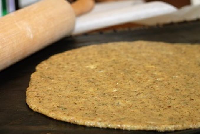 Sýrové těsto na pizzu (nízkosacharidový, bezlepkový)