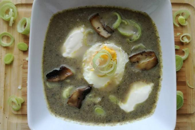 Žampionová krémová polévka s vejcem - nízkosacharidová