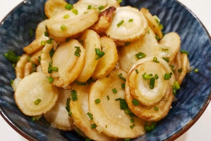 Petrželové tolárky s pažitkou a česnekem