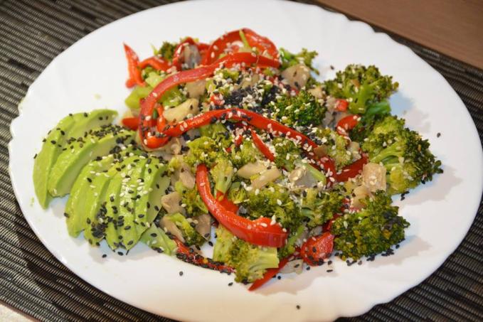 HLÍVA SE ZELENINOU A AVOKÁDEM - Low Carb