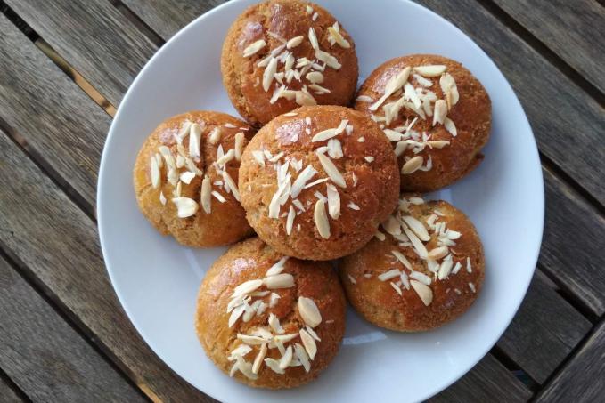 Sladké low carb máslové bochánky z mandlového těsta