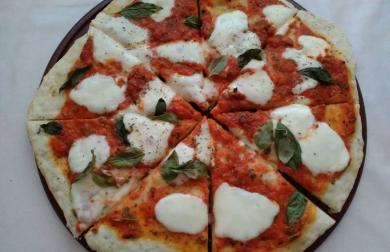 Pizza Margarita podle Michelas classic Italian -luxusni