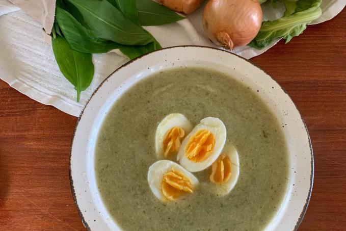 Polévka s medvědím česnekem