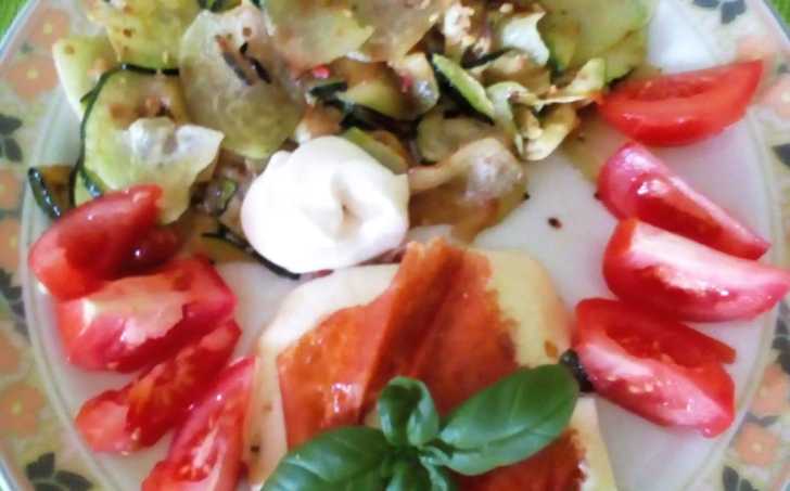 RESTOVANÁ MOZARELLA S CUKETOU