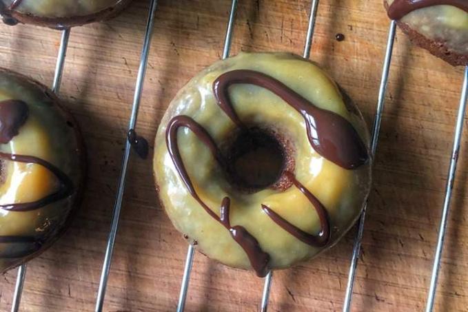 "Mars” donuty alias donuty s karamelovou polevou a čokoládou - LC