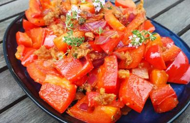 Restovaná paprika se škvarky a tymiánem