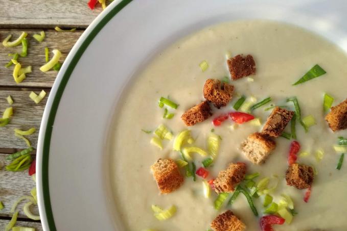 Pórková polévka s květákem