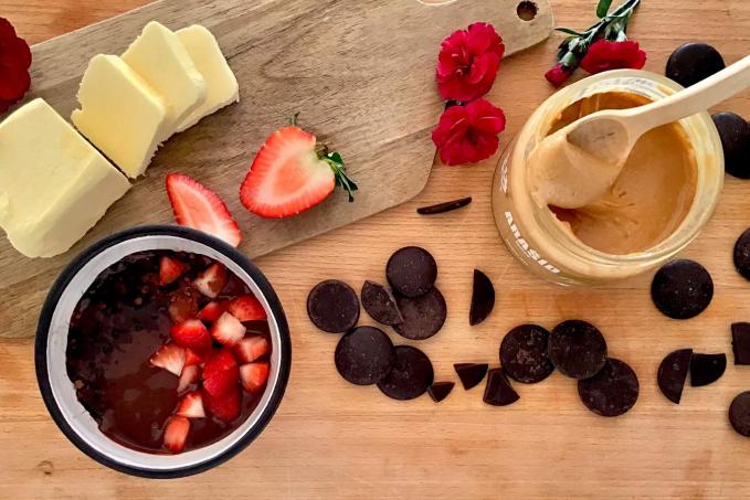 Čokoládový arašídový nugát