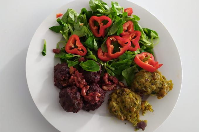 Masové koule s červenou řepou + vaječné muffiny - LC