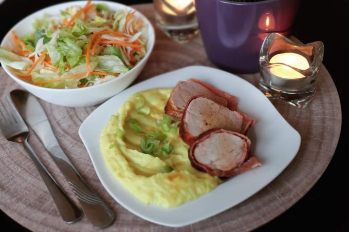Vepřová panenka ve slaninovém kabátku a květákové pyré LC