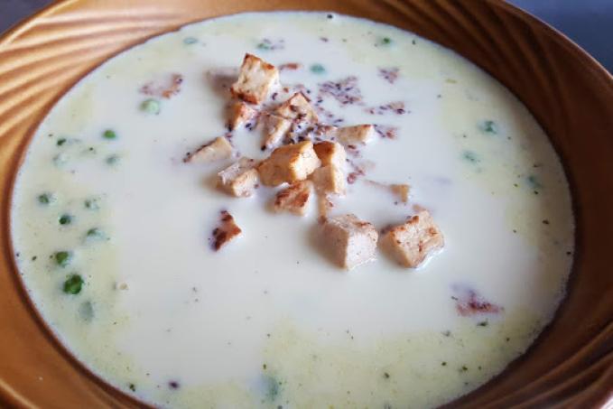 Sýrová polévka s opečeným tofu