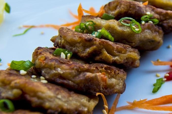 Brokolicové placičky česnekovým dipem