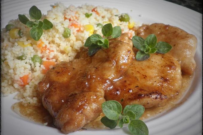 "ČÍNSKÝ" KUŘECÍ PLÁTEK A KUSKUS SE ZELENINOU