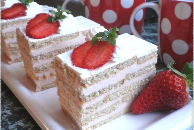 NEPEČENÉ JAHODOVÉ KOSTKY