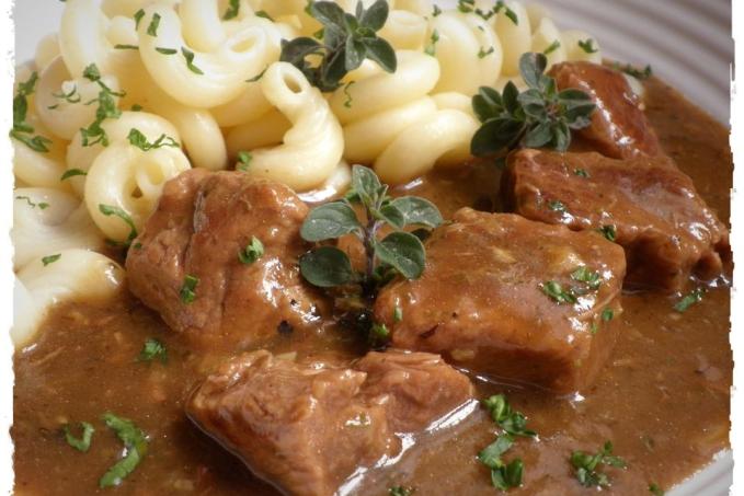 "POMALENÉ" TELECÍ KOSTKY NA MAJORÁNCE S TĚSTOVINAMI