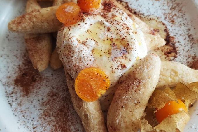 Šišky se zakysanou smetanou a physalis - LC