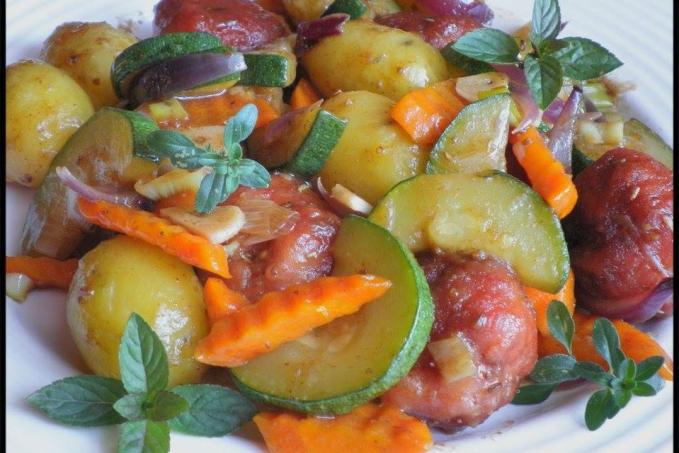 JEMNÉ MASOVÉ KLOPSY SE ZELENINOU A BRAMBOREM