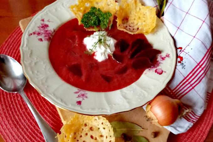 Polévka z červené řepy