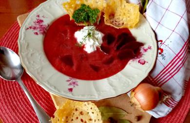 Polévka z červené řepy s parmezánovými košíčky - LC