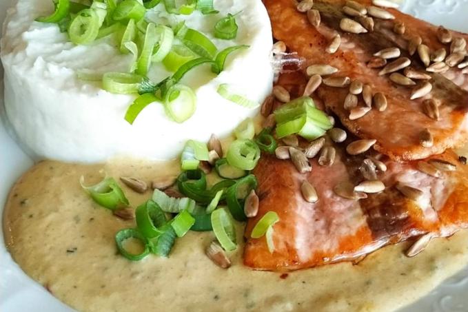 Losos na másle s květákovým pyré