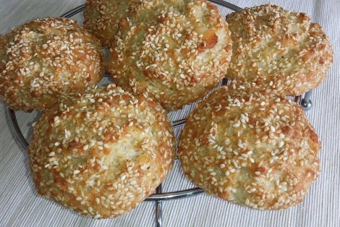 LOW CARB PEČIVO - HALLOUMI HOUSKY