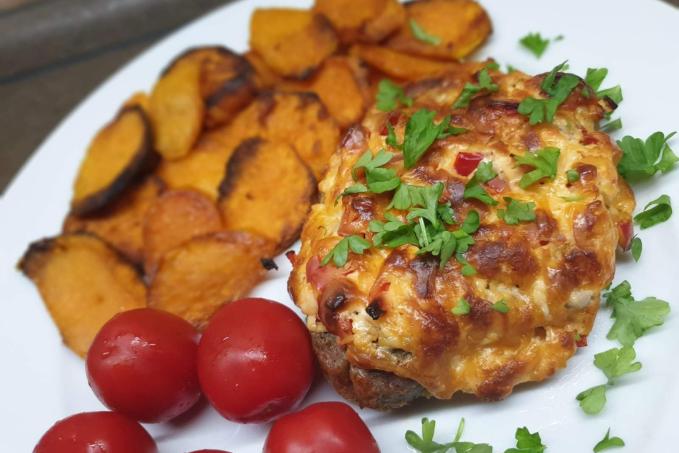 Zapečená kotleta a pečené batáty