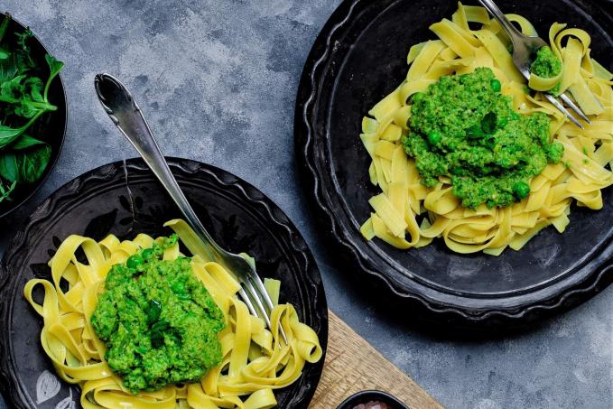 Jednoduché a rychlé špagety s hráškovým pestem