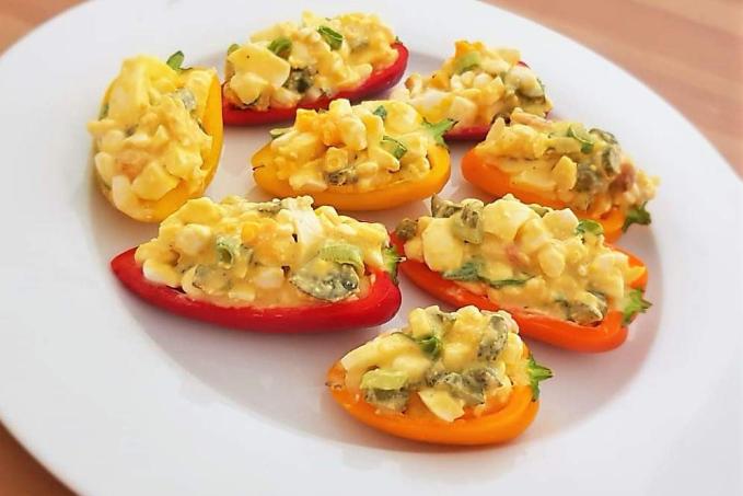 Paprikové lodičky s vajíčkovou pomazánkou