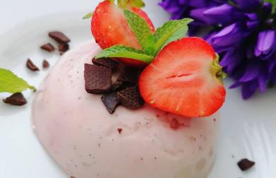 JAHODOVÁ PANNA COTTA