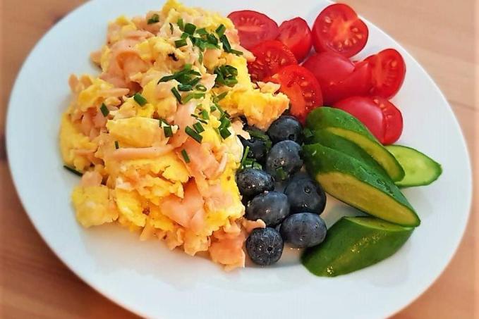 Míchaná vajíčka s uzeným lososem