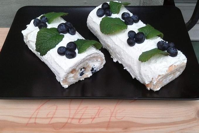 KOKOROLÁDA S TVAROHOŠLEHAČKOU A BORŮVKAMI