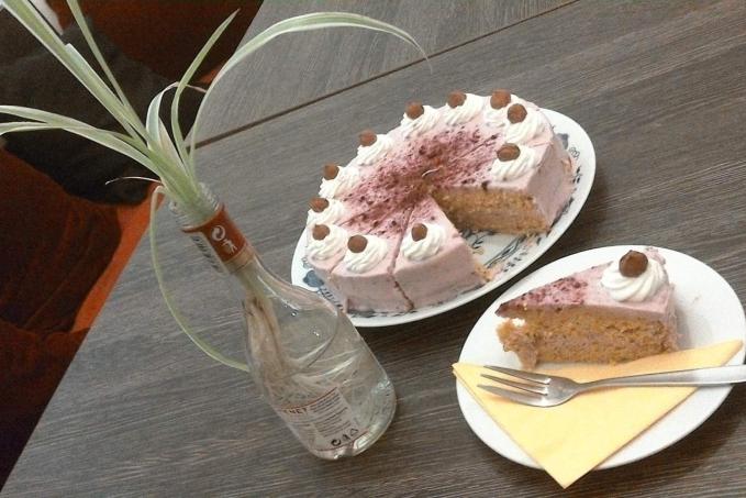 DÝŇOVÝ DORT S OSTRUŽINAMI A LÍSKÁČI