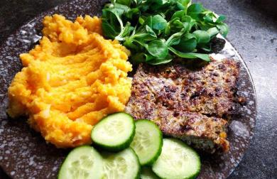 Masový nákyp a celerovo-mrkvové pyré