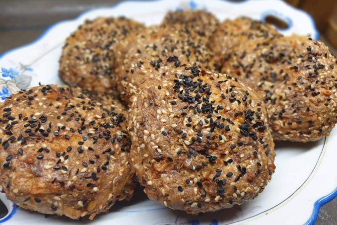 Škvarkové placky se sušenou cibulí